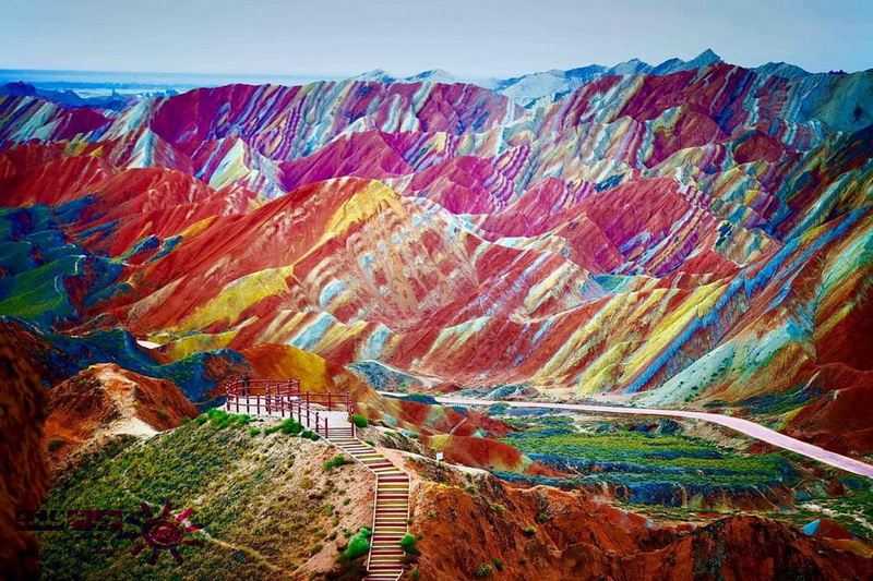 کوه های رنگین کمان چین -چرخ فلک